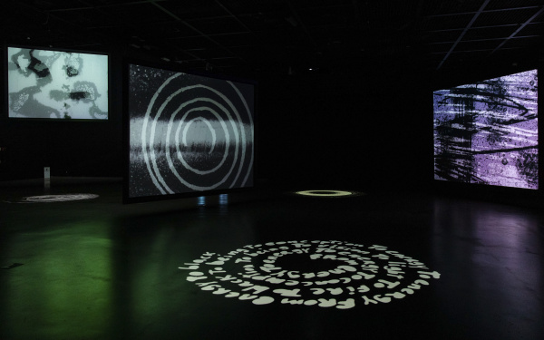 Blick in die Ausstellung »Writing the History of the Future. Signature Works of the Singular ZKM Media Art Collection«, 17. Dezember, 2021 - 3. April, 2022, Gwangju Museum of Art